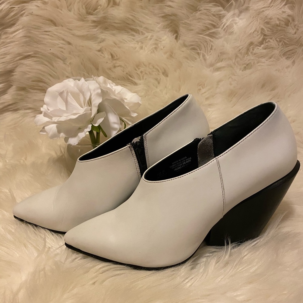 H&M WHITE LEATHER BOOTIES
